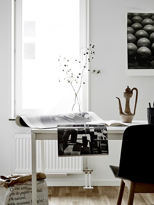 Un intérieur de style scandinave décoré avec des teintes naturelles