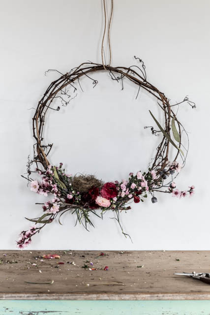 via le blog lifestyle d'Annabelle Hickson : the-dailys.com || #couronne de #fleurs