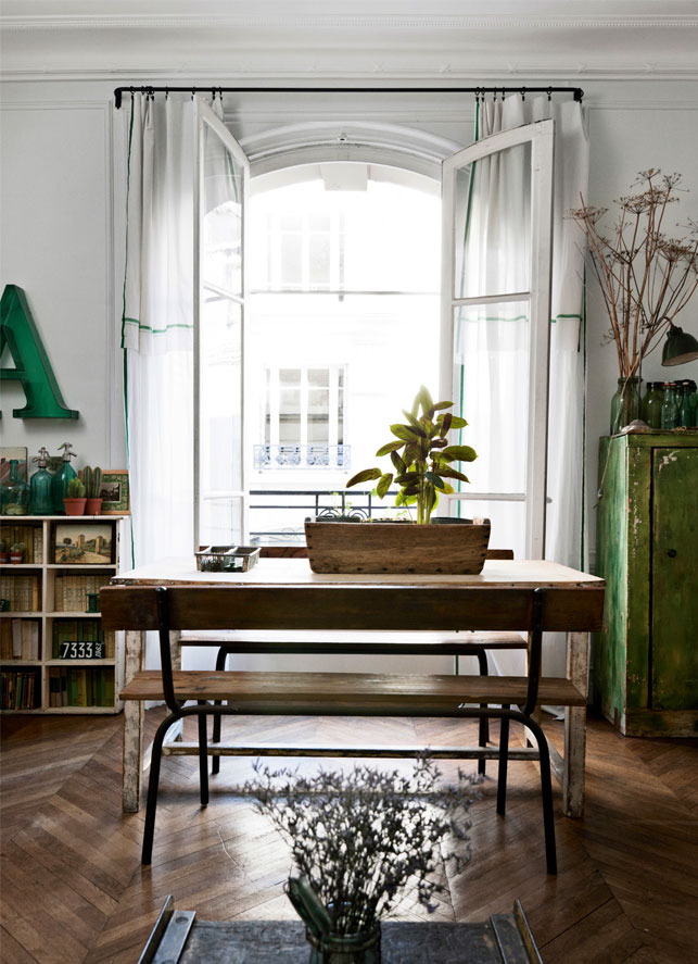 L'appartement parisien d'Ariane Dalle à l'esprit brocante campagne