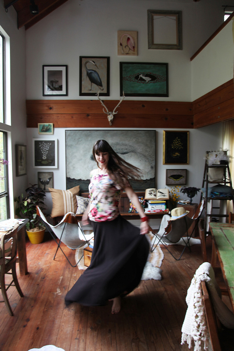 Portrait de l'artiste peinte Rebecca Rebouché, dans sa maison atelier en louisiane
