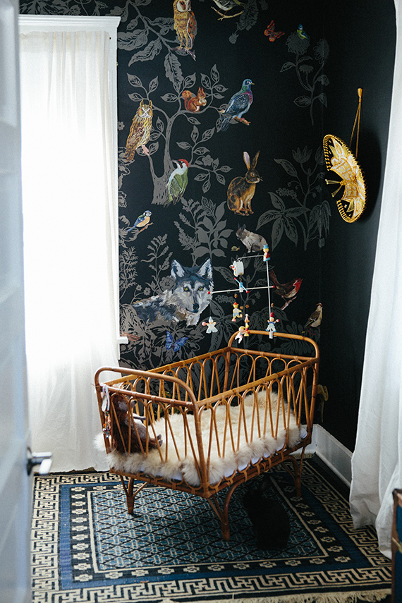 Chambre de bébé bohème en noir