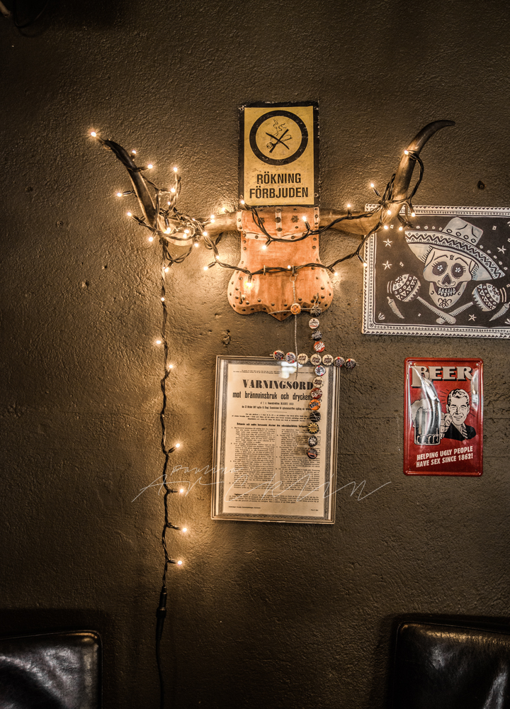 Lumière de Noël || Guirlande de Noël dans un bar appelé Garage 