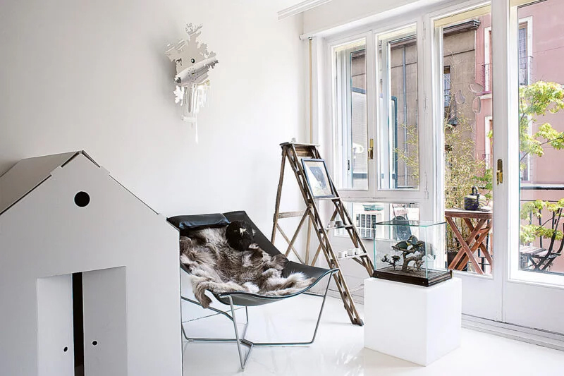 Le studio blanc conceptuel à Madrid de Juan Pablo Ramirez