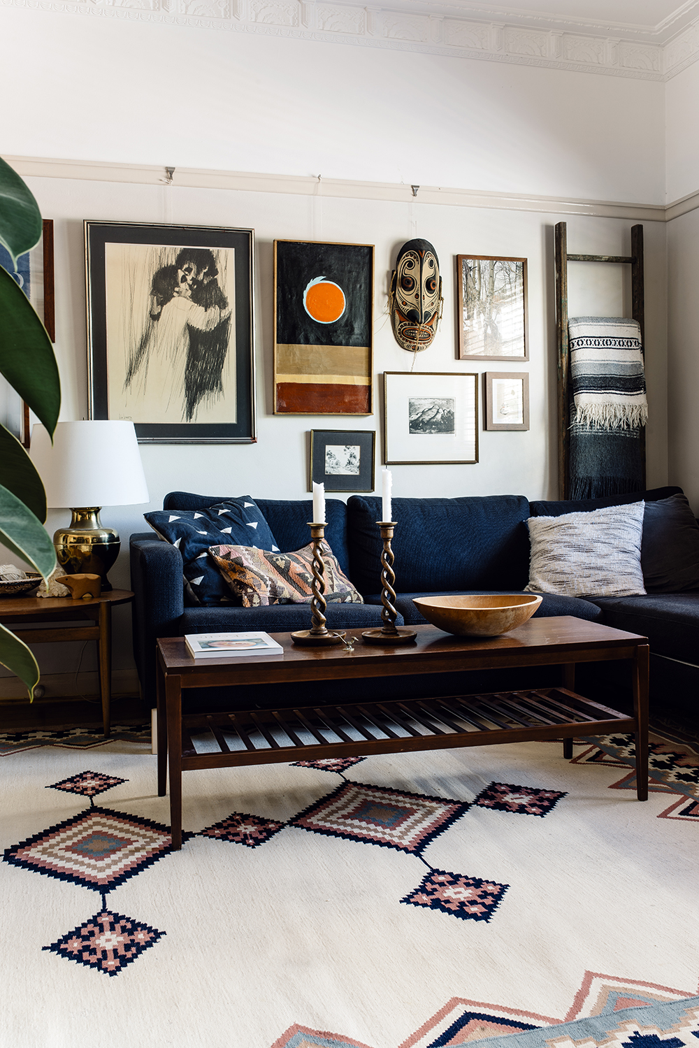 L'intérieur de Nicolette Johnson et Tom || Déco ethnique qui mixe les motifs dans des tons neutres L'intérieur de Nicolette Johnson et Tom || Déco ethnique qui mixe les motifs dans des tons neutres