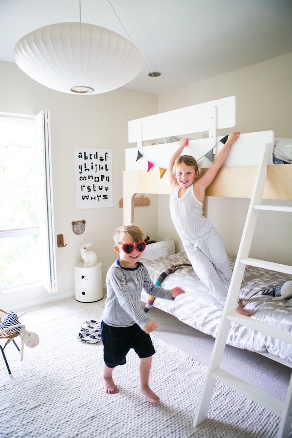 Chambre d'enfant monochrome blanc pour enfants du design