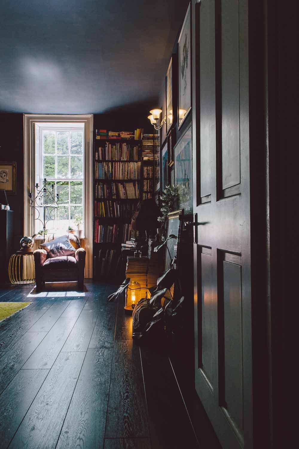 La maison d'Edd et Cassandra à Bristol, propriétaires de Dig Haüshizzle || #décoration #noir