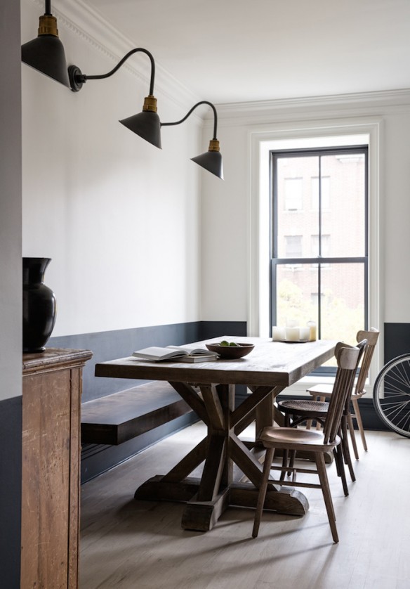 Une cuisine aménagée bois et noir || Townhouse renovation in Brooklyn, New York.