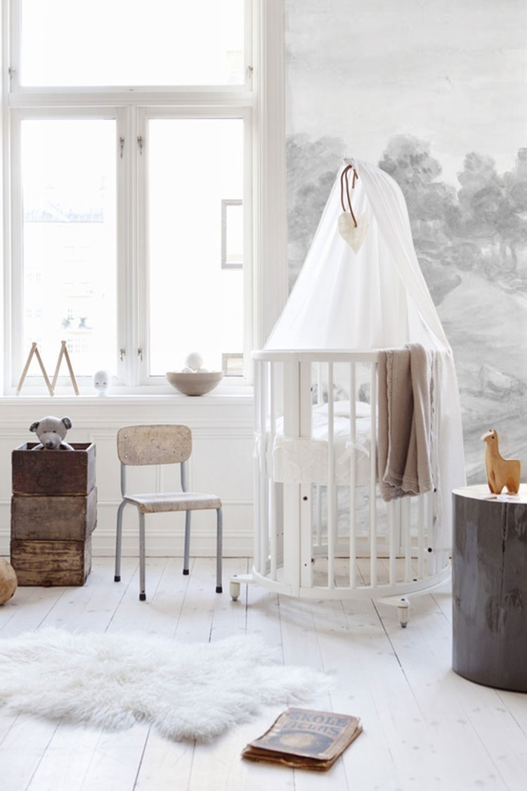 Chambre de bébé blanche et pastel