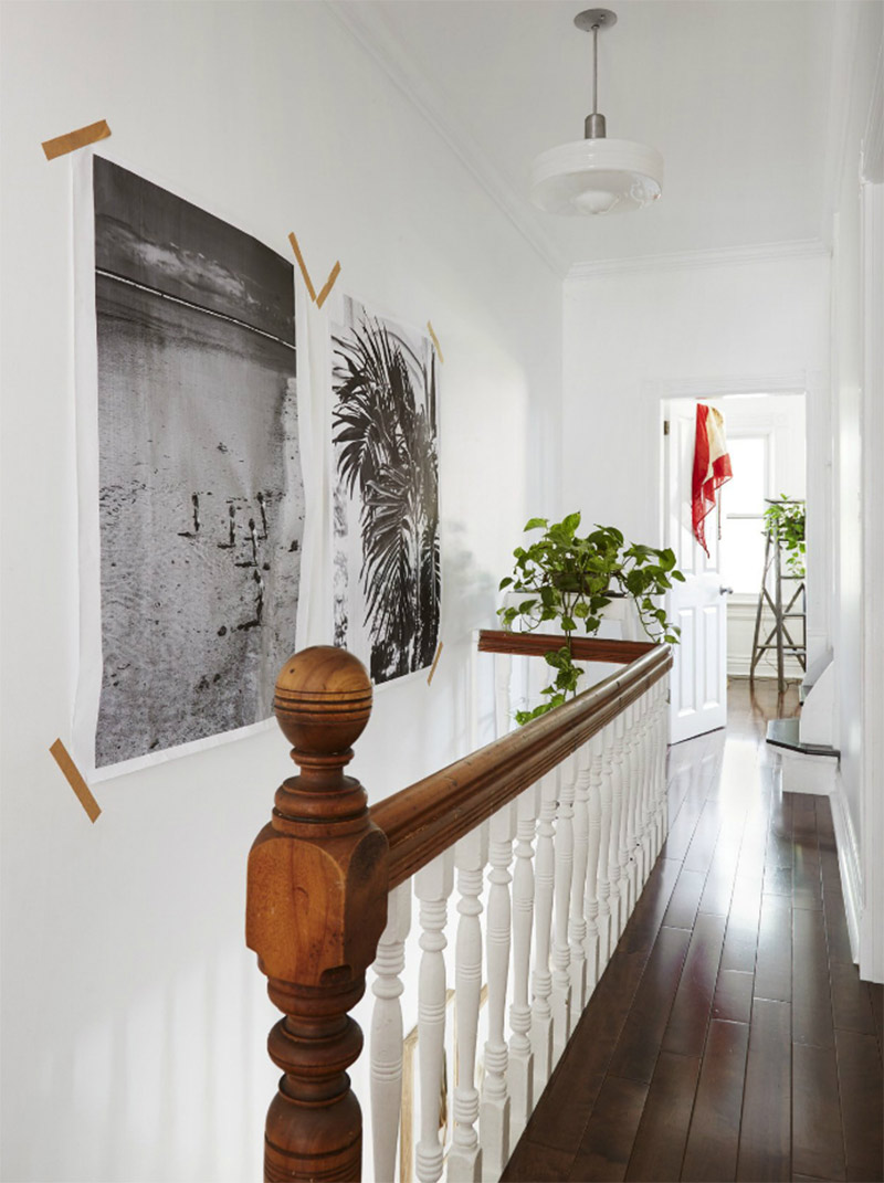 Décoration de posters positionnés avec des scotchs repositionnables Décoration de posters positionnés avec des scotchs repositionnables