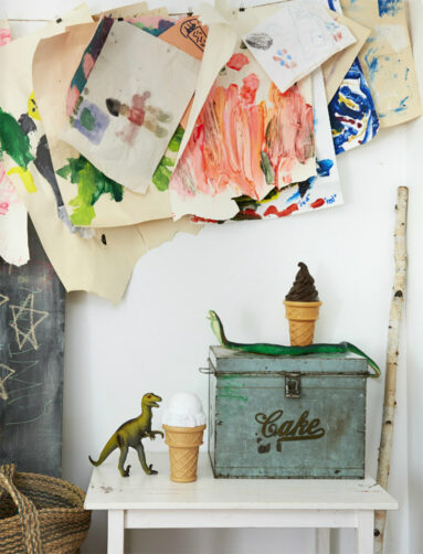 Fil pour suspendre des peintures d'enfant sans faire de trous Fil pour suspendre des peintures d'enfant sans faire de trous