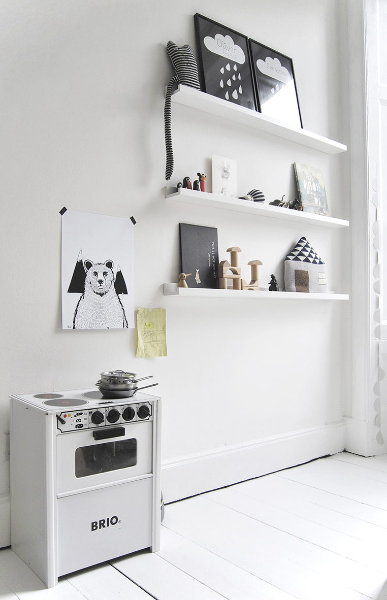 Chambre d'enfant monochrome blanc minimaliste