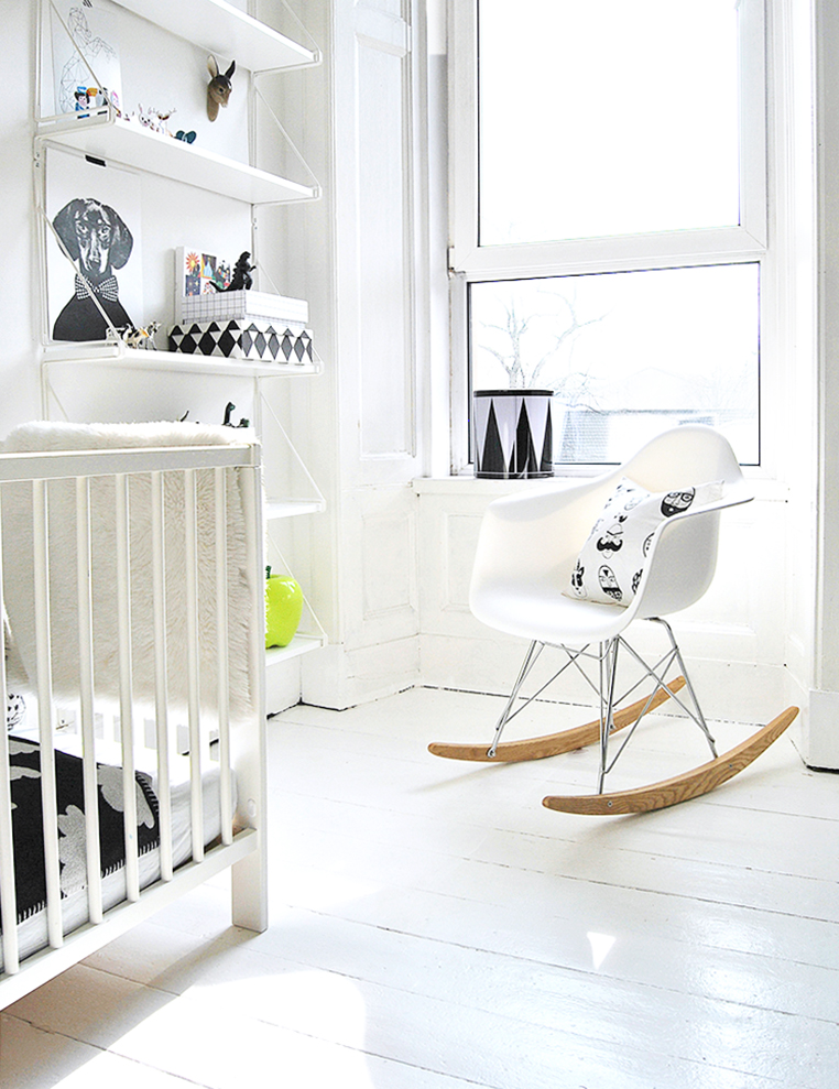 Chambre d'enfant monochrome blanc minimaliste