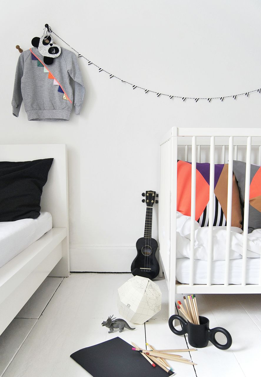 Chambre d'enfant monochrome blanc minimaliste