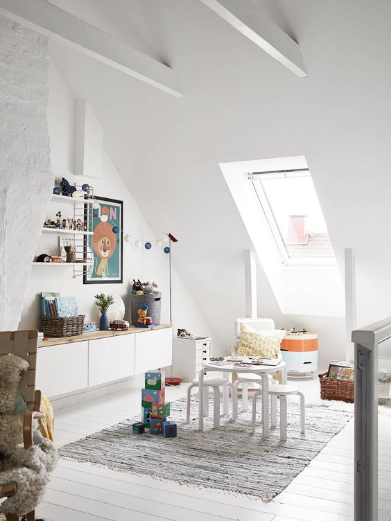 Chambre d'enfant monochrome blanc minimaliste