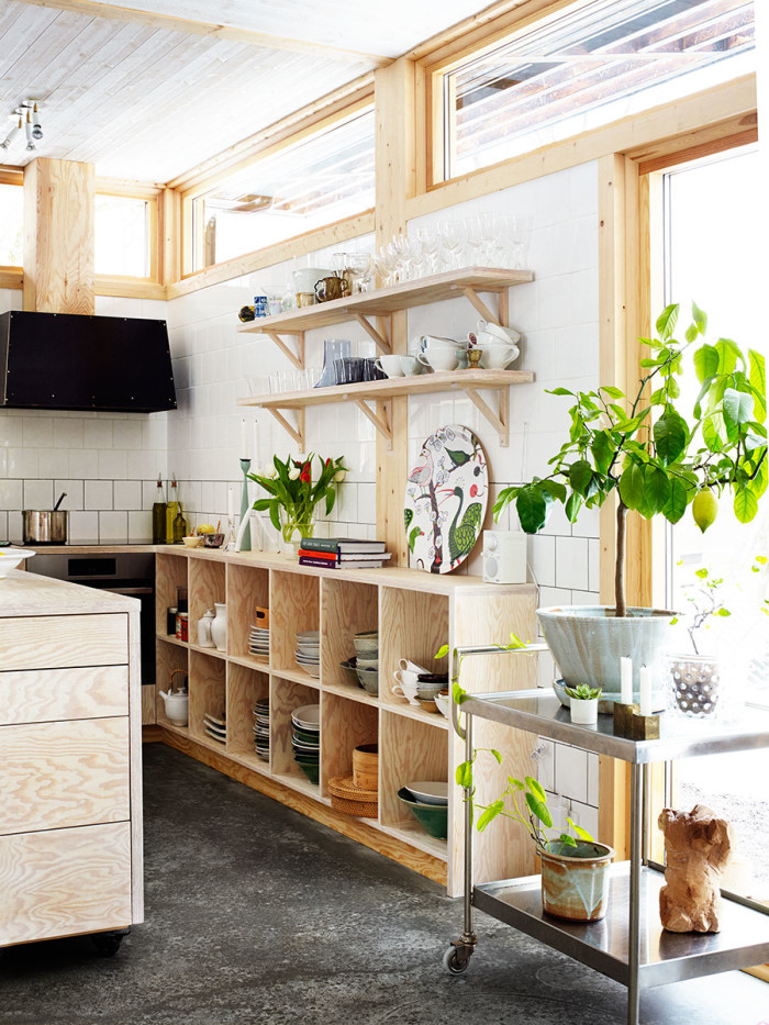 La maison de Calle Forsbergs et Marika Delins : Cuisine en bois de chantier