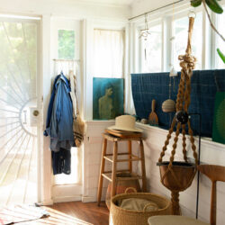 bleu-indigo-deco-ethnique-chic_20th-century-home-denise-portmans-merchant-modern