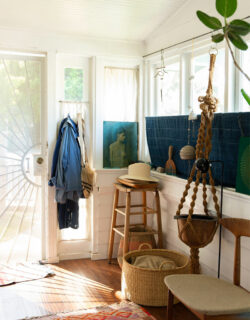 bleu-indigo-deco-ethnique-chic_20th-century-home-denise-portmans-merchant-modern