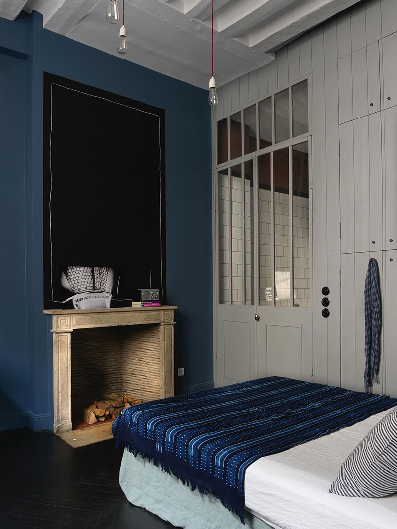 Une chambre bohème etnique chic, signée Marianne Evennou avec des textiles indigo Tensira