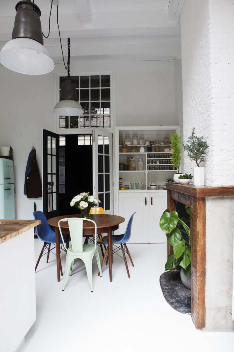 Une maison ancienne à la décoration éclectique à Amsterdam par James van der Velden