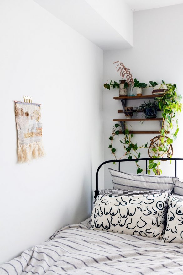 Un tissage mural dans ma déco || L'intérieur de CarolineKim via thedesignsponge Un tissage mural dans ma déco || L'intérieur de CarolineKim via thedesignsponge