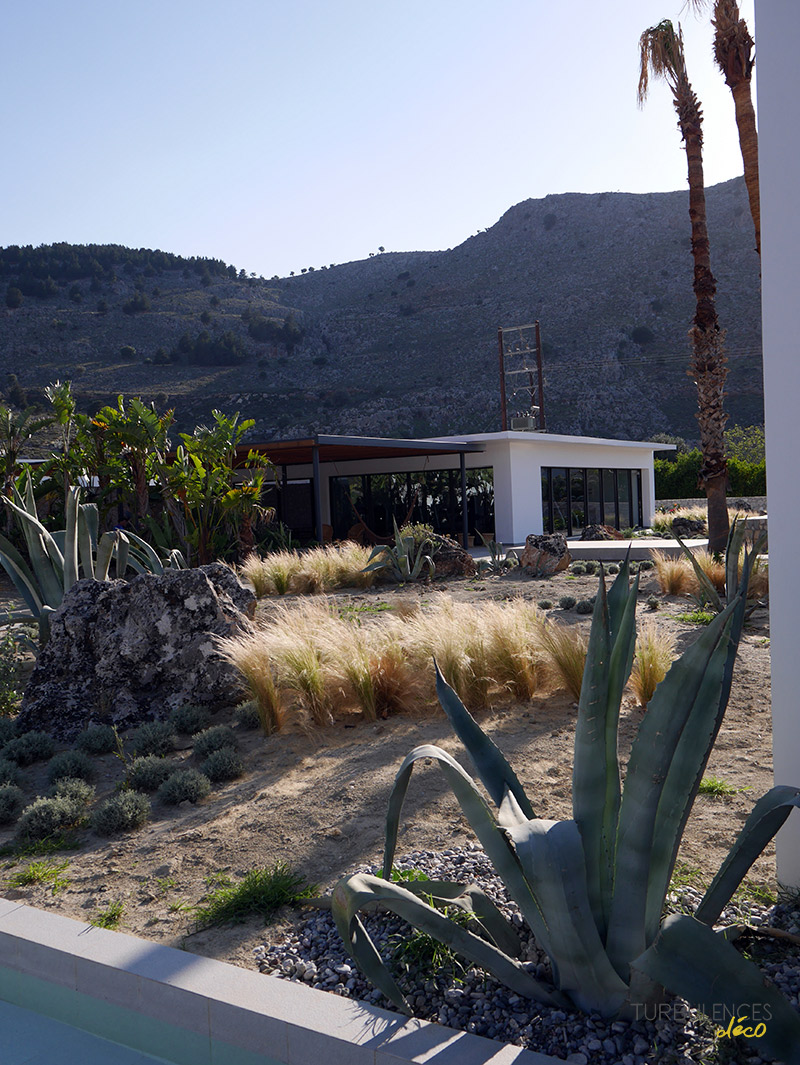 Une parenthèse ensoleillée : Casa Cook Rhodes - Turbulences Déco