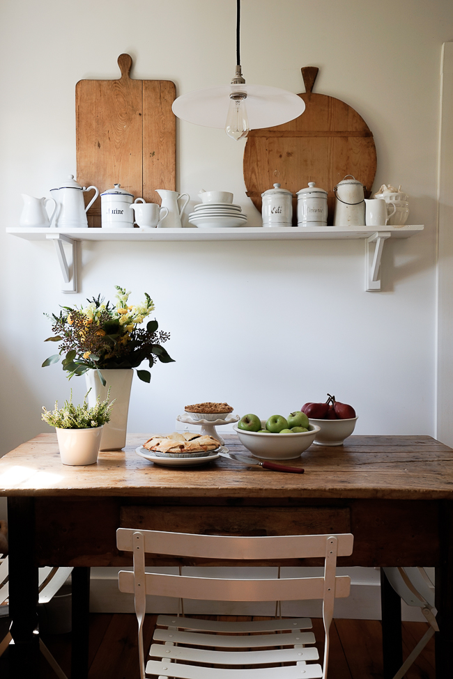 Meuble en bois brut, ambiance nature || Meubles en bois brut et objets chinés, patinés