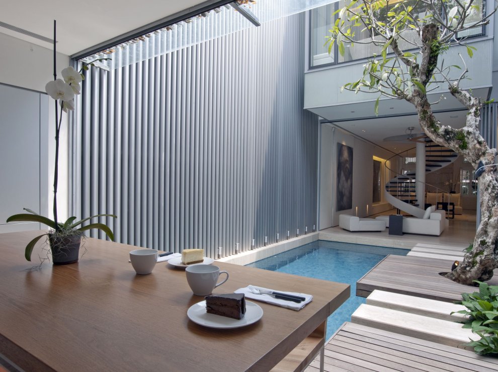 Autour d'une piscine design - Blair Road house by ONGONG