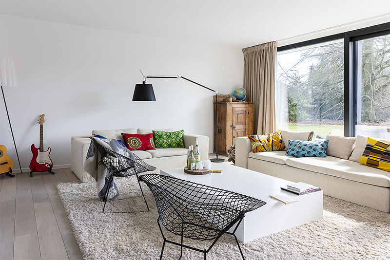 Maison contemporaine, décorée en style éclectique