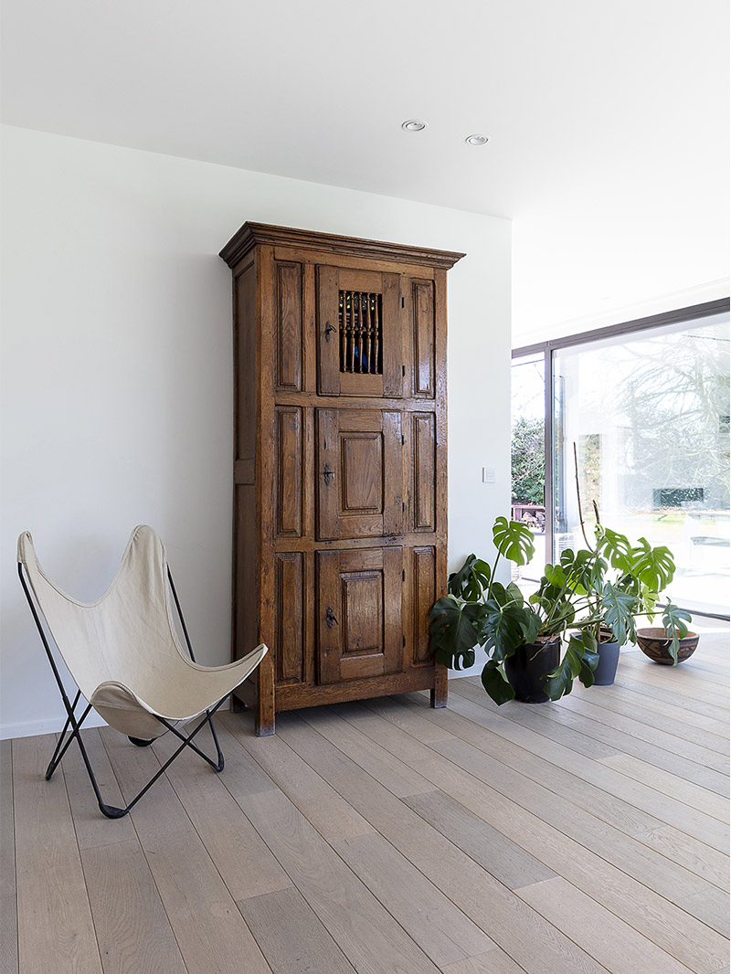Maison contemporaine, décorée en style éclectique