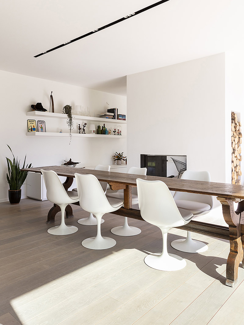 Maison contemporaine, décorée en style éclectique