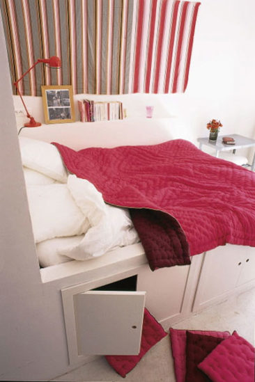 Bergerie La Sauvage : Une chambre en blanc et rose fuchsia 