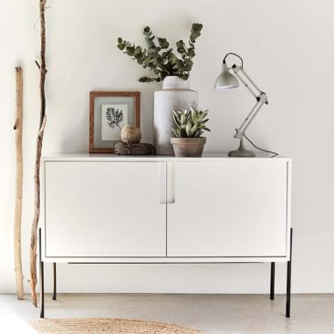 Alinea - Buffet blanc avec pieds en métal noir, Cleret - 295 €