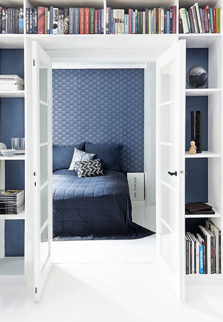 Opter pour un mur de couleur en déco | Un mur bleu en papier-peint Opter pour un mur de couleur en déco | Un mur bleu en papier-peint
