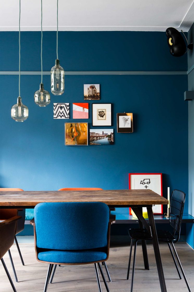 Opter pour un mur de couleur en déco | Un mur bleu outremer Opter pour un mur de couleur en déco | Un mur bleu outremer