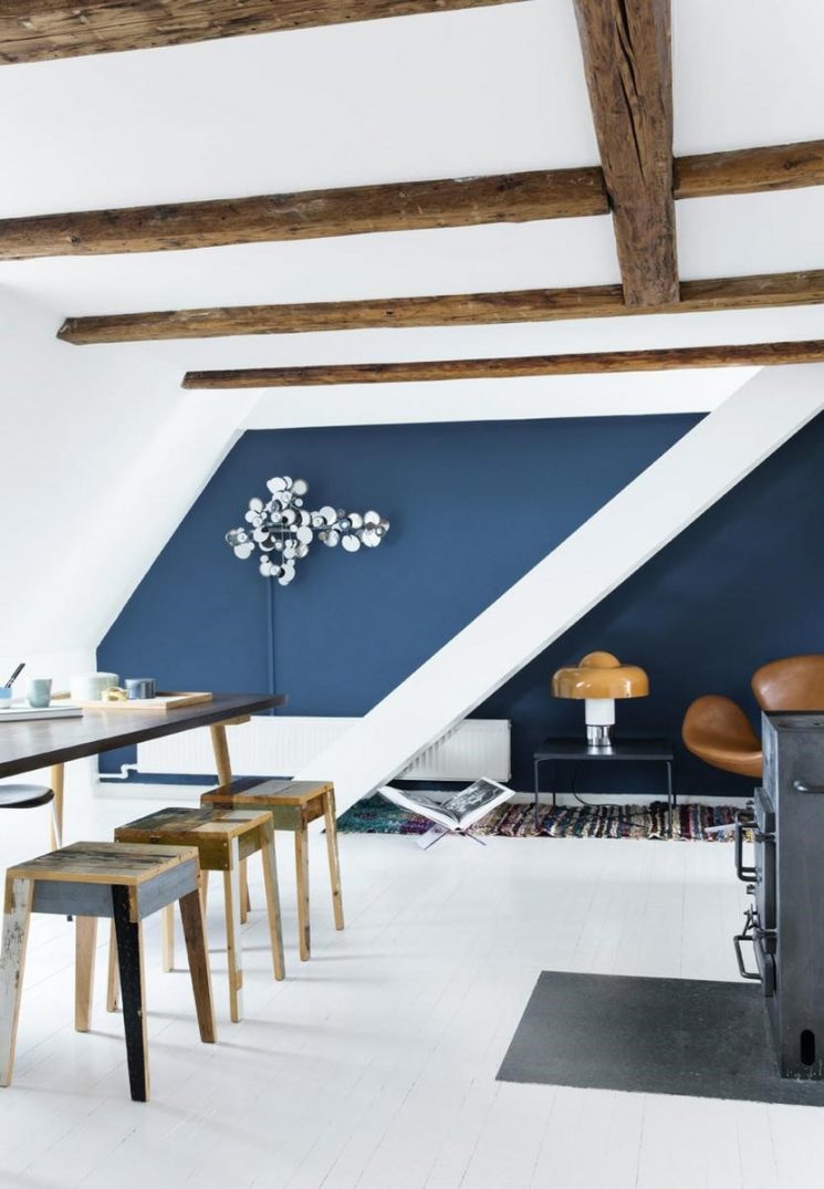 Opter pour un mur de couleur en déco | Un mur bleu outremer Opter pour un mur de couleur en déco | Un mur bleu outremer