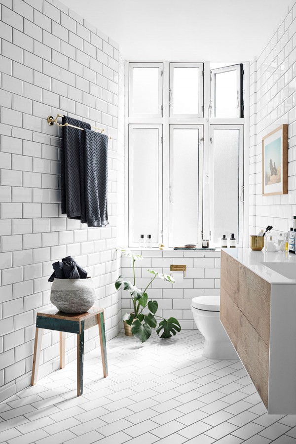 Pour une salle de bain scandinave monochrome