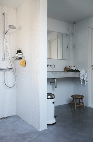 Pour une salle de bain scandinave monochrome | Salle de bain d'Elisabeth Heier