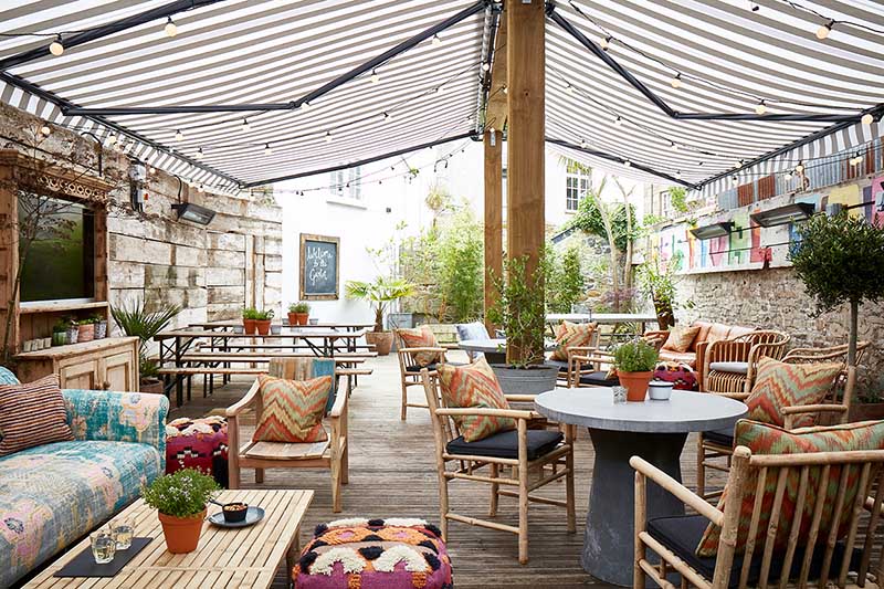 Une terrasse de style bohème pour l'hôtel Artist Residence Penzance