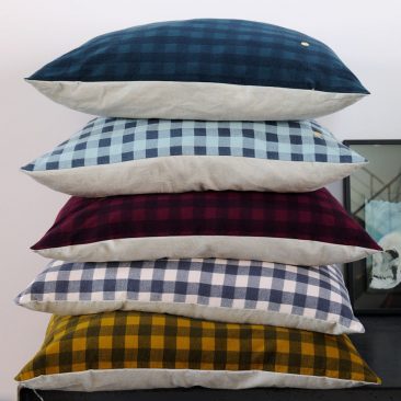 smallable_coussin-geant-de-sol-dehoussable-vichy-80x80-cm