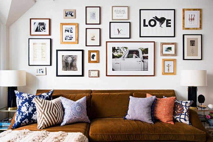 Comment assortir son décor à un canapé moutarde ? | Manhattan apartment
