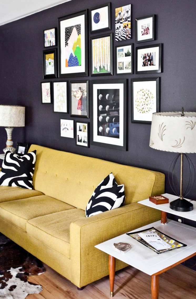 Comment assortir son décor à un canapé moutarde ? | Emma's living room Beautiful Mess Comment assortir son décor à un canapé moutarde ? | Emma's living room Beautiful Mess