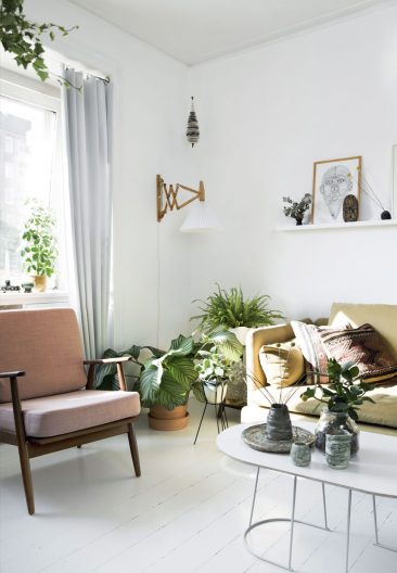 Comment assortir son décor à un canapé moutarde ? | Intérieur scandinave