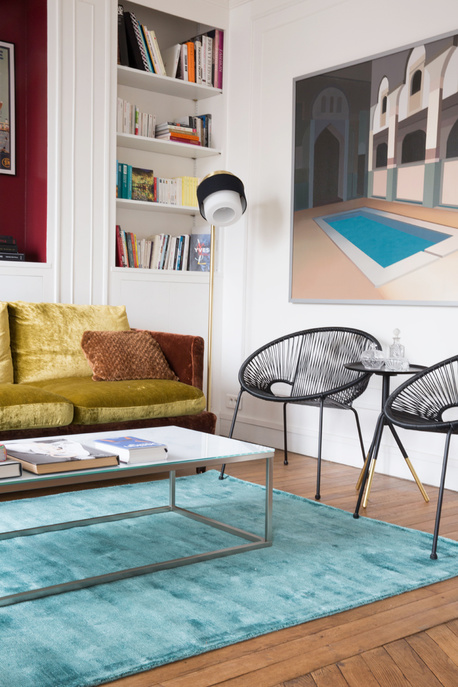 Comment assortir son décor à un canapé moutarde ? | L'appartement de Camille Omerin