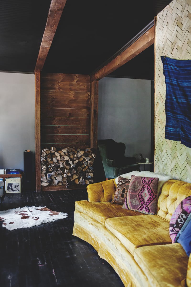 Comment assortir son décor à un canapé moutarde ? | Ardenwray decor