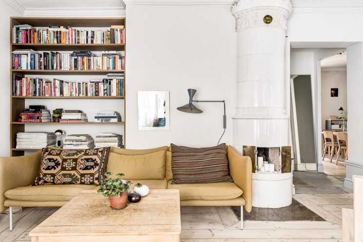 Comment assortir son décor à un canapé moutarde ? | Appartement scandinave Comment assortir son décor à un canapé moutarde ? | Appartement scandinave