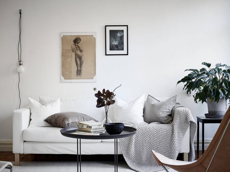 Appartement en noir et blanc de style scandinave