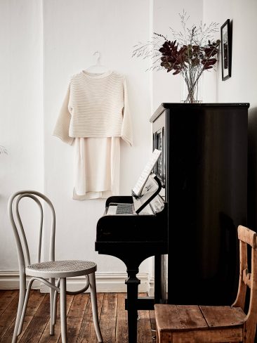 Appartement en noir et blanc de style scandinave