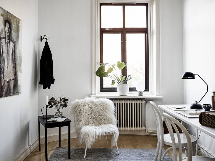 Appartement en noir et blanc de style scandinave