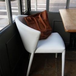 Calligaris s'invite à la boulangerie Jocteur de l'ile Barbe Chaises-Calligaris-chez-Jocteur_1