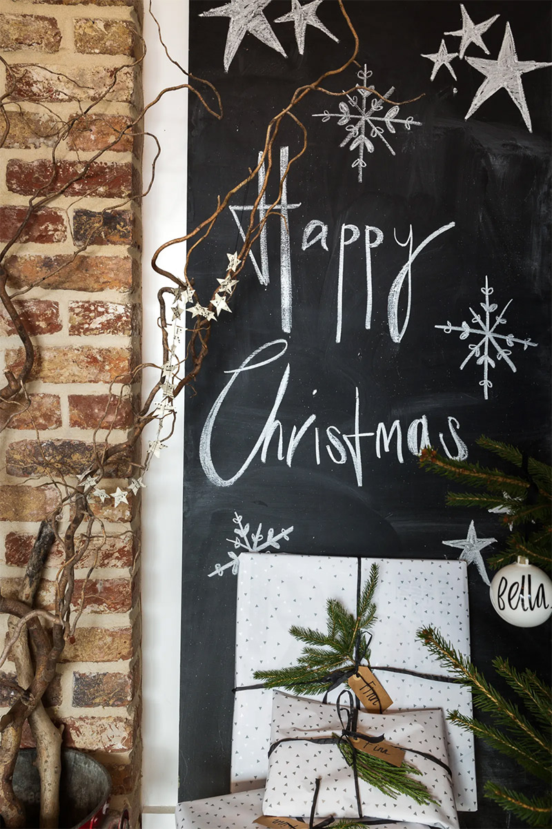 Le tableau noir de Noël pour inscrire des messages Le tableau noir de Noël pour inscrire des messages